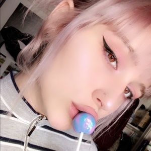 Meet your Posher, Constance